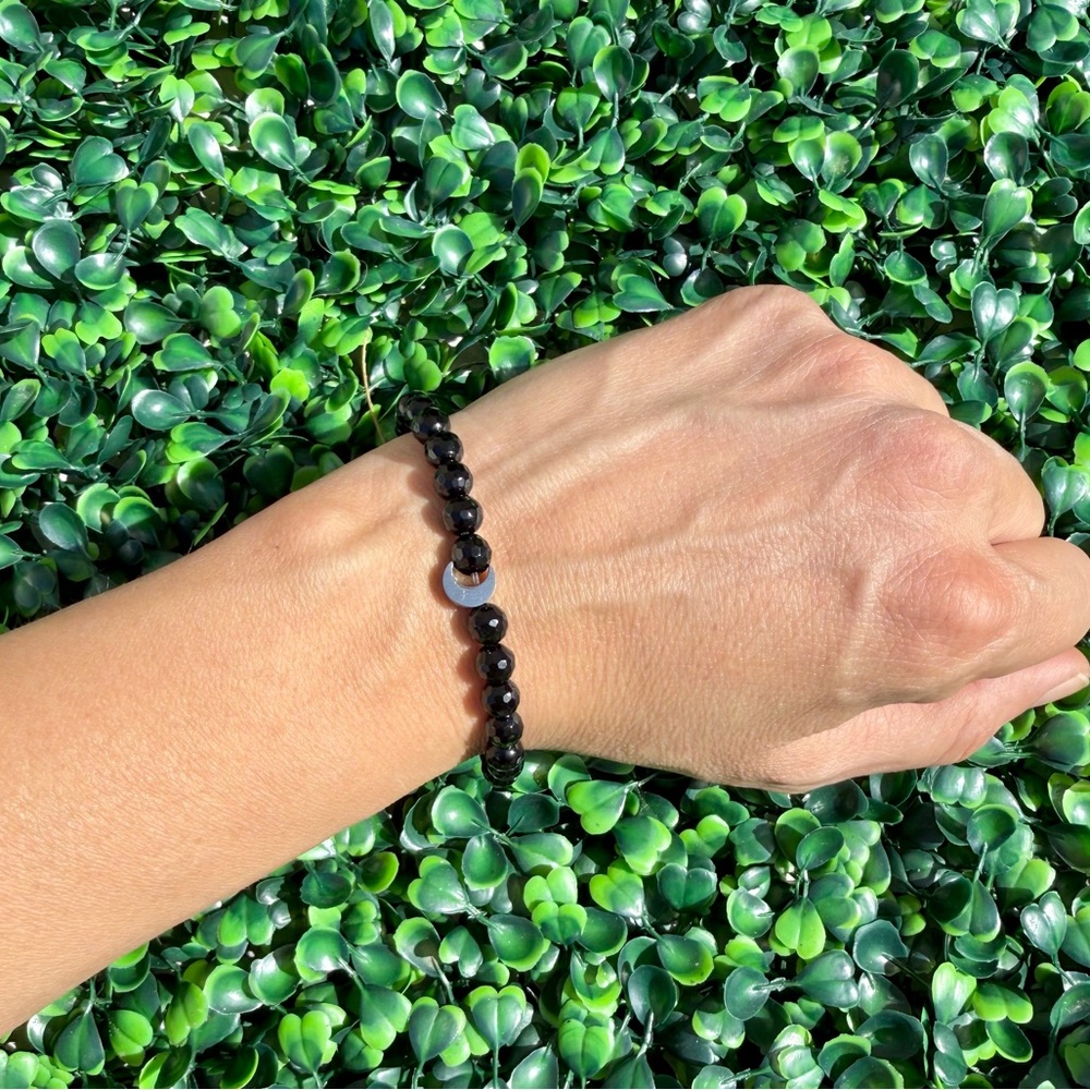 🌙 Black Onyx & Crescent Moon Charm Bracelet (one) - Picture 4 of 6
